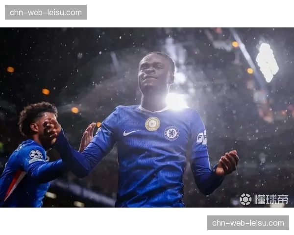 莫耶斯高位逼抢战术奏效 埃弗顿利用蓝军后场出球弱点